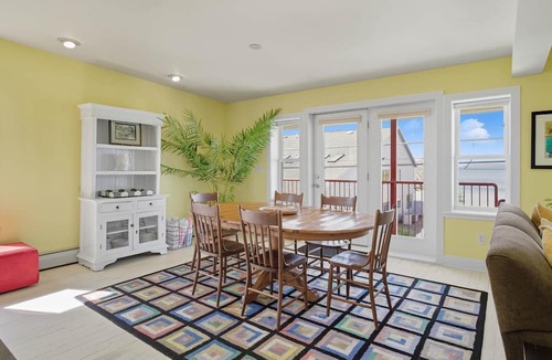 Beulah Apartment | Crystal View, Suite 3