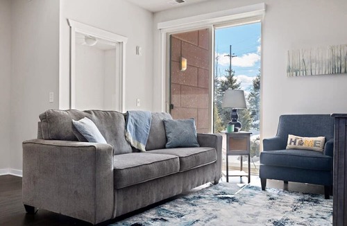 Traverse City Condo | 2BR TC Condo I Near DT + Steps to Trail