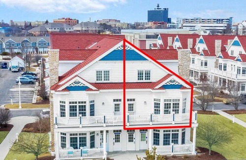 Sheboygan Villa | Shoreline Sanctuary - 4 Bedroom Beachfront Condo