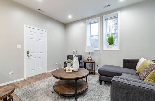 Wrightwood Neighbors Apartment | Suite 1 on Southport 4 Queen Beds!
