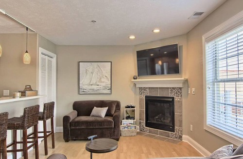 Traverse City Condo | Downtown Traverse City condo with view of West Bay.