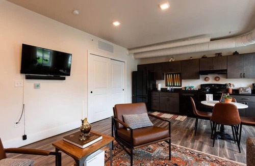 Ypsilanti Apartment | Thompson 212 · Thompson Block Loft - Modern and Historic
