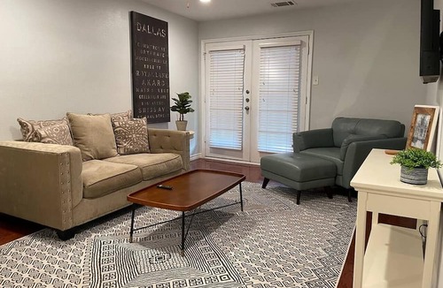 Knox - Henderson Apartment | Henderson Haven - 1 bedroom King Bed Private Patio