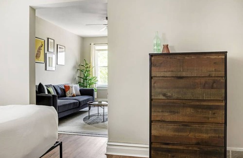 St. Louis Apartment | Central Apt Close to STL Attractions
