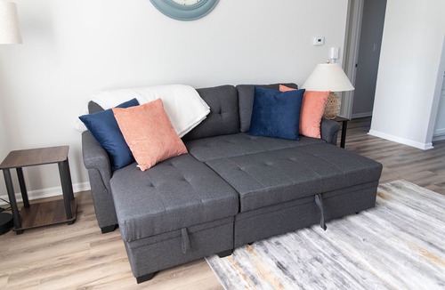 Grand Rapids Apartment | Cozy modern midterm stay/medical discount/fastWiFi