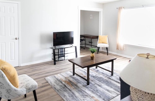 Grand Rapids Apartment | Cozy modern midterm stay/medical discount/fastWiFi
