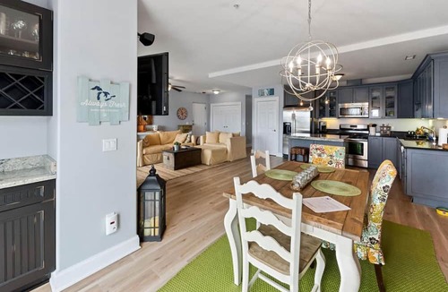 New Buffalo Condo | Skyline View at Bridgewater | Top-Floor Luxury | Walk to Beach & Dining