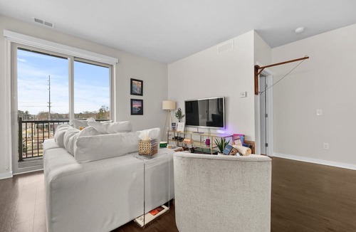 Traverse City Condo | Fully Stocked Trendy Condo Close To Downtown And The Beach