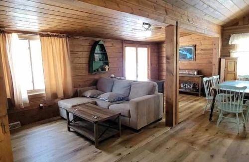 Town of Westfield House | Lakefront Cottage with Amazing Views and Privacy!