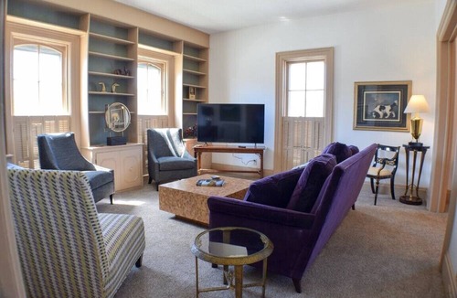 Jackson Apartment | Expansive 1-Bedroom Apartment with Large Rooms and Dedicated Workspaces