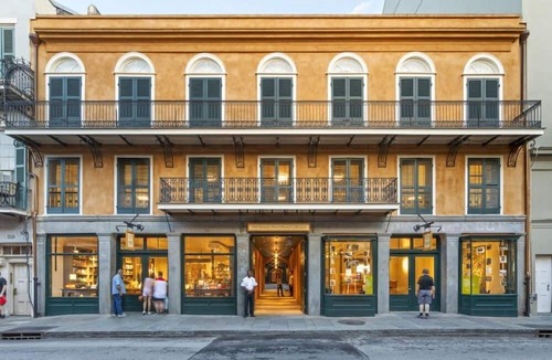 Mid-City Hotel | NOLA Studio | Streetcar Outside Your Door