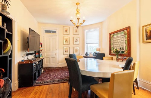 St. Louis House | Elegant house pool, sports, pizza & boat bar, business center, mini theater.