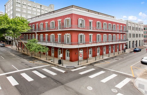 Arts/Warehouse District Apartment | 🥂Spacious Warehouse District Condo with Balcony 🥂 | The French 75