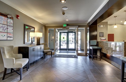 Middleton Condo | Free Breakfast. Pool and Hot Tub. Downtown Area