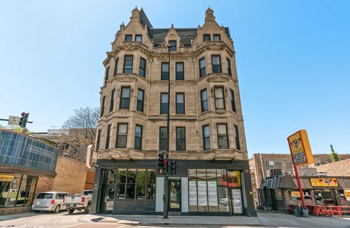 Park West Hotel | The Neighborhood Hotel - Lincoln Park 202 - One Bedroom w/Patio