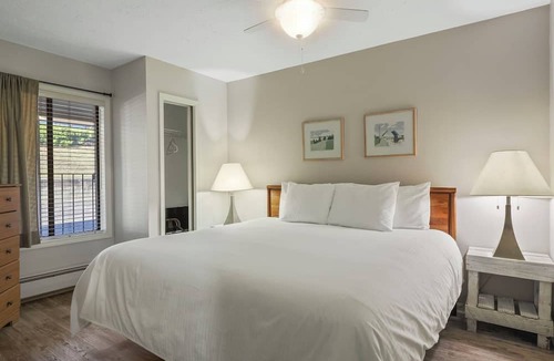 Charlevoix Condo | 105 Pointes North Inn | Downtown Charlevoix | Pool Access | Dog Friendly