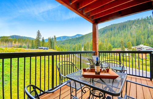 Winter Park House | Ski In Out Village Condo 4474 I Huge Hot Tub I Great Views I Heated Garage I Discounted Attractions