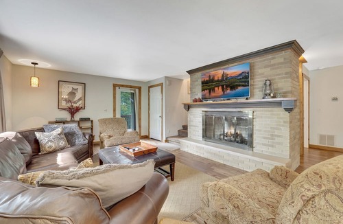 Boyne City House | Spacious, cozy, private setting home close to Boyne Mountain and Deer Lake
