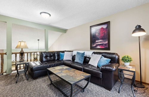 Woodbury House | Family/Pet Friendly, Fenced Yard, Near DT St. Paul