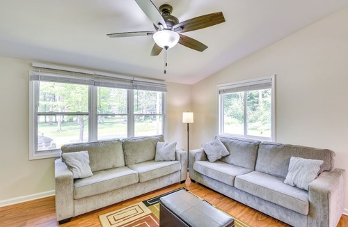 Shorewood-Tower Hills-Harbert Apartment | 2 Mi to Warren Dunes: Sawyer Apartment w/Deck!
