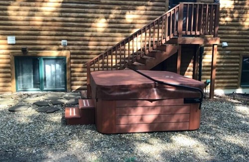 Stevensville House | Dream Vacation Home on 2 acres w/hot tub - Close to beaches & wineries