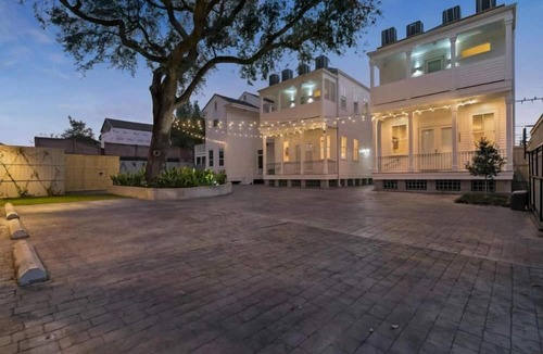 Faubourg Lafayette Condo | 20% OFF Monthly | 10% OFF Weekly-Hosteeva 3 BR Cottage Close to St. Charles 5 m Ride to FQ