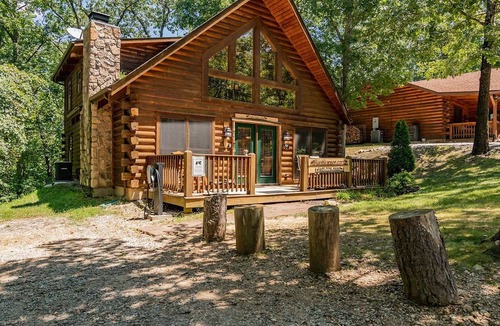 Ridgedale Cabin | Secluded Lodge w HotTub Loft w Games Near Big Cedar Trophy Buck Pet Friendly Car Charger Slide