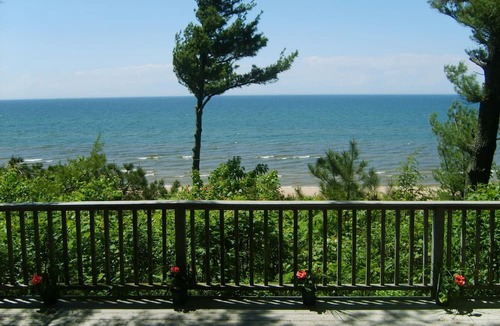 Pentwater Cottage | Magical Beach House & Private Beach On Lake Michigan