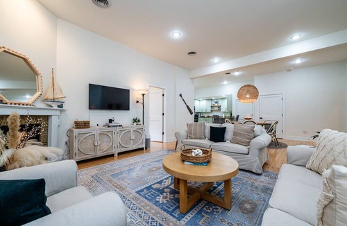 Union Pier Condo | Union Pier Condo With Association Pool! Close To Beach And Downtown!
