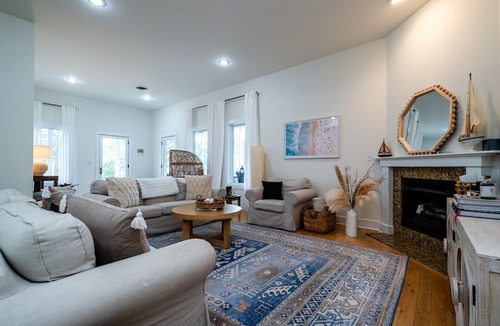 Union Pier Condo | Union Pier Condo With Association Pool! Close To Beach And Downtown!