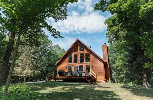 Aitkin Ski Chalet | Sullivan Lake Chalet - Free Pontoon, Outdoor Sauna and Hot Tub included!