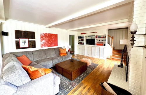 Fennville House | ALLEGAN ACRES 3Acres,Pool,HotTub,6Bdrm,3Bath,2Fireplaces,FirePit,PingPong,Events