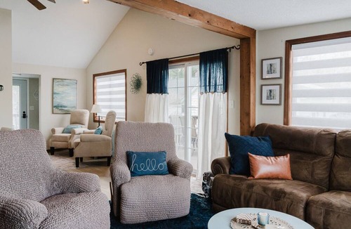 Comstock Park Cottage | Cozy river house near downtown Grand Rapids!