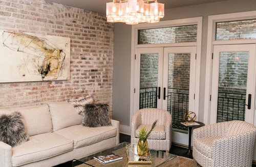 Central Business District Hotel | Modern Comfort: Stylish & Cozy Retreat in New Orleans' CBD