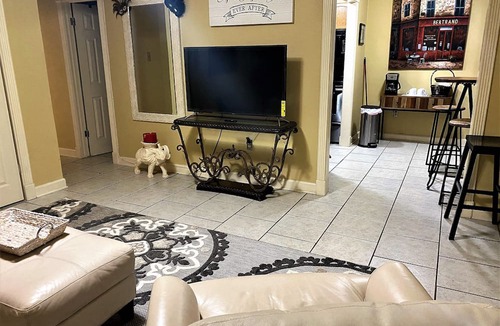 Beauregard Town Historic District Condo | 2 Blocks to LSU Gameday Shuttle. Best Downtown Location By Far