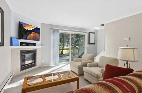 Park Rapids House | Lucky Loon Lakeside Villa| Pool, sauna, dock| Close to Park Rapids | Sleeps 6