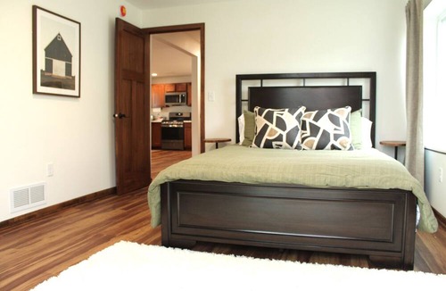 St. Charles Apartment | Newly Renovated 2-bedroom apartment in Downtown Saint Charles