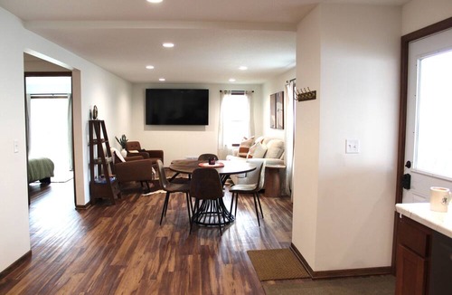 St. Charles Apartment | Newly Renovated 2-bedroom apartment in Downtown Saint Charles