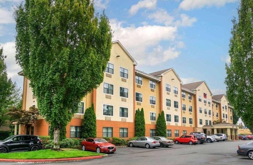 Kent Apartment | 2 Full Beds | Non-Smoking, Kitchen