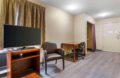 Mishawaka Apartment | 2 Full Beds | Non-Smoking, Kitchen