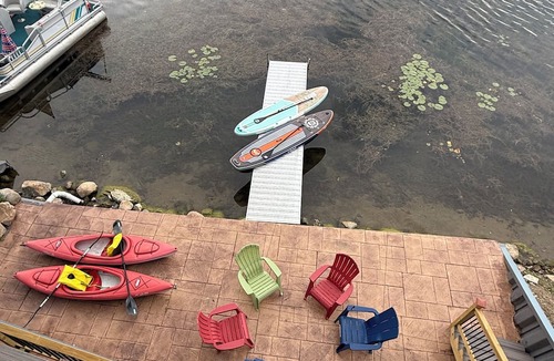 Brighton House | Rise and Shine Island Lake Cabin Beautiful 3-bedroom house with AC