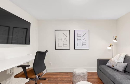 Grand Rapids Apartment | Lehigh Suite - Urban Sanctuary Luxury Stay with Private Parking