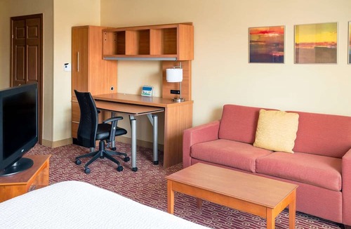 Novi Apartment | Fully Equipped Suite w/Kitchen & Outdoor Access Near Top Detroit Attractions