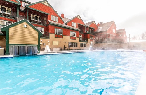 West Dover Condo | Spacious 3-Bedroom Penthouse w/Sauna & Fireplace