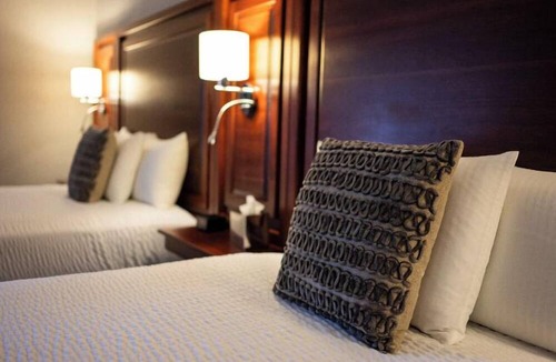 Hillsdale Hotel | Executive Double Queen Room with Modern Amenities & Breakfast