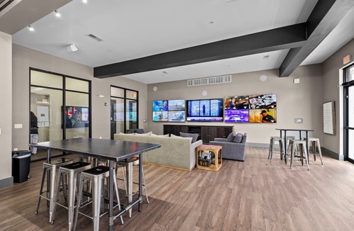 Central West End Apartment | New Condo Near Barnes Hospital & WashU Med - King Bed + Free Parking