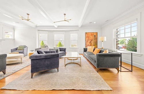 Central Hyde Park House | Luxury Midtown Mansion w/En-Suite Baths & Garage