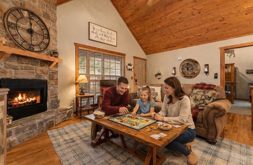 Branson West Cabin | 2BR Creekside Cabin | Near SDC | Resort Amenities