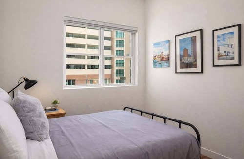 Neenah Apartment | Chic Downtown Apartment w/Vintage Charm & WiFi