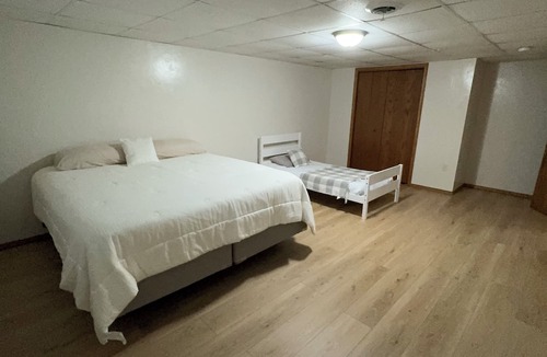 De Pere Condo | Lovely 3-bedroom condo with AC in De Pere, WI. 10 min drive from Lambeau field.